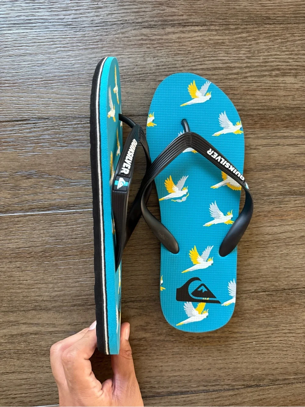 Quiksilver - Men’s Turquoise Bird Print Flip Flops